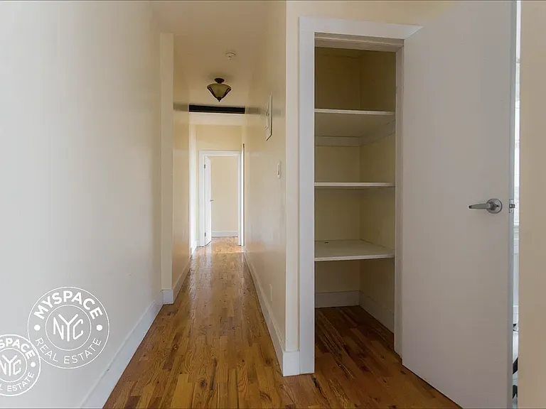 381 Berry St #4C — Photo 8