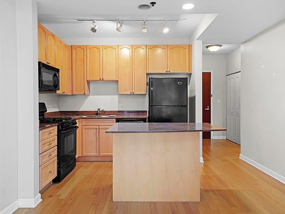 3rd image of 1250 S Michigan Ave APT 1708