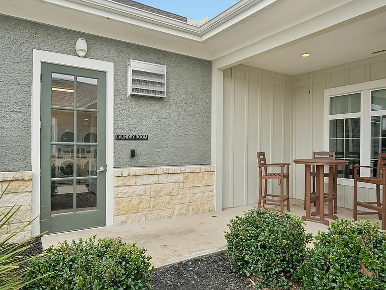 Culebra Creek Apartments — Photo 26