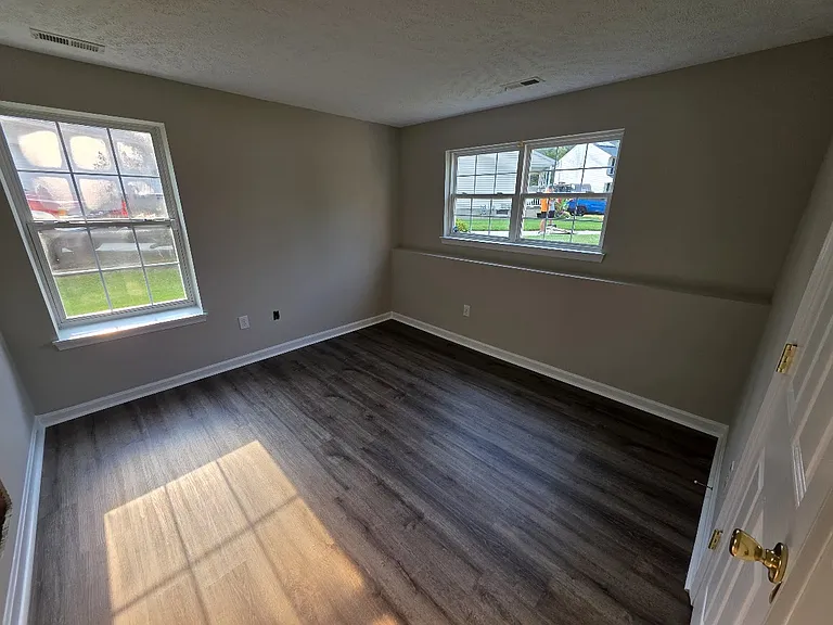 905 Lauren Way — Photo 11