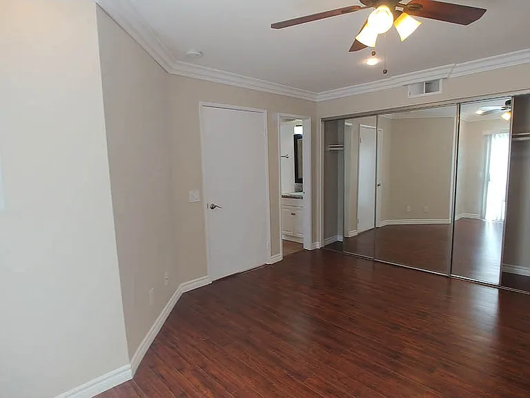 Villa De Adel Apts — Photo 127