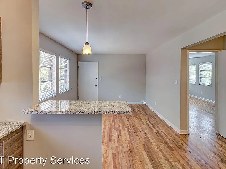 950 Saint Charles Ave NE #8 — Photo 9
