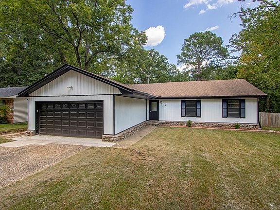 3rd image of 715 Rosewood Dr