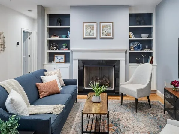 16 Taylor Dr #1004, Reading, MA 01867