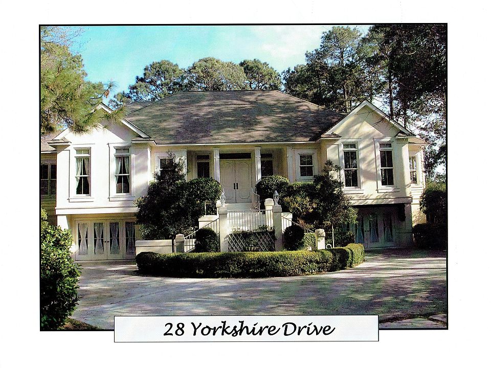 1st image of 28 Yorkshire Dr