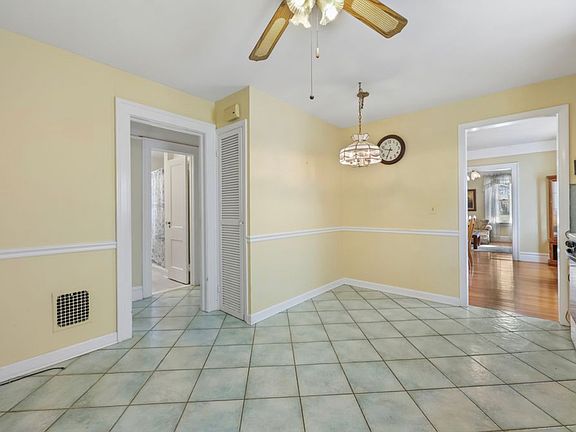 5th image of 106 Clifford St #1