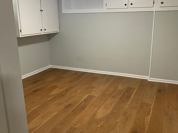 5th image of 1-120 Rich Ave #1