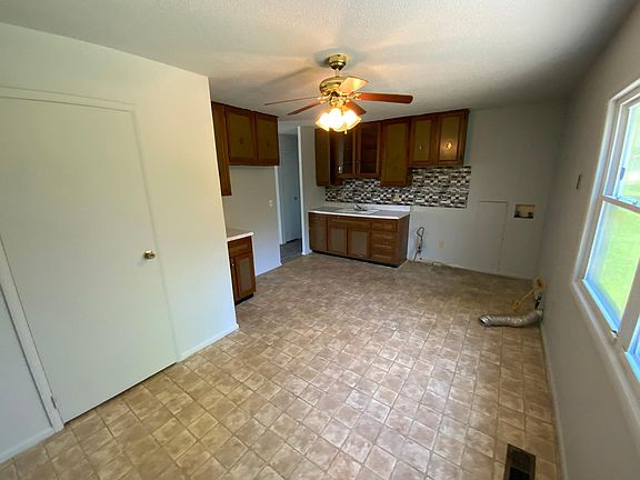 5th image of 806 Hillside Dr
