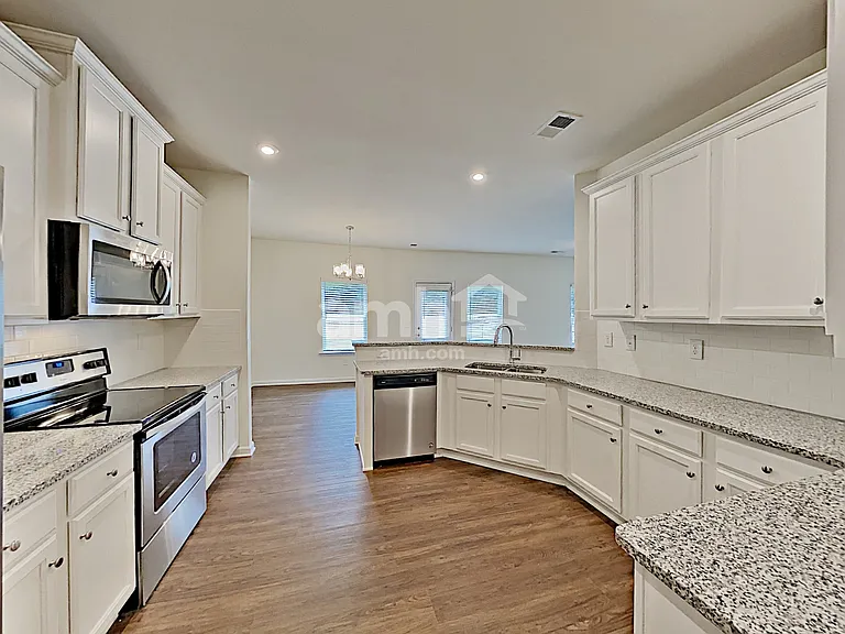 516 Woodall Rd — Photo 4