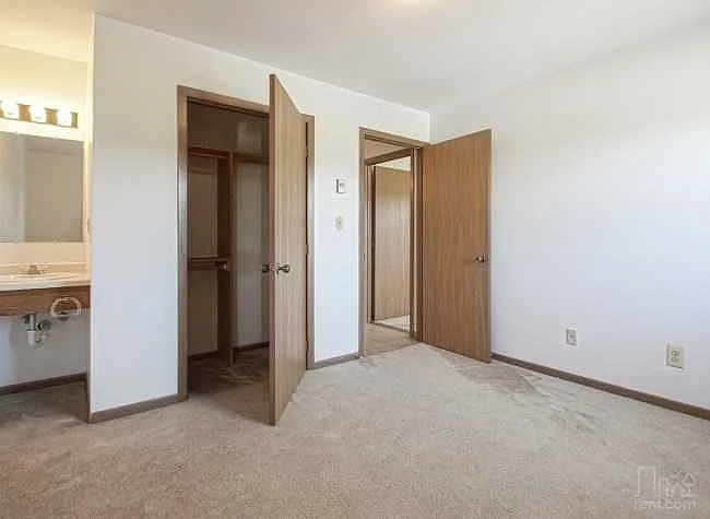 Country View Apartments — Photo 12