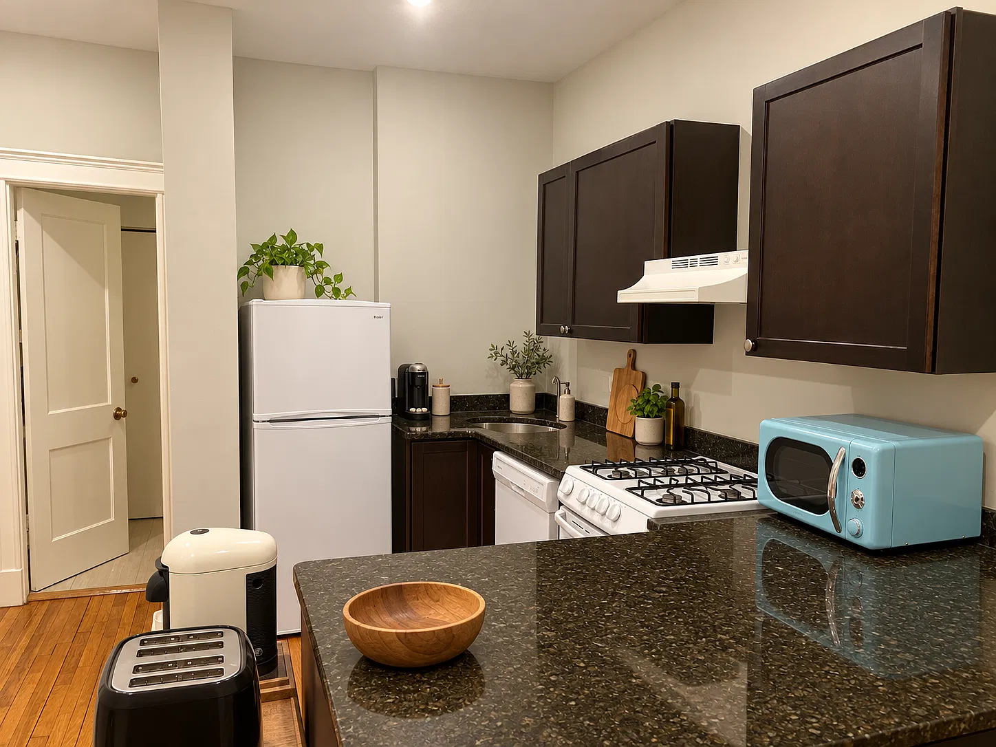 2 bed, 700 sqft, $2,840 — Photo 3