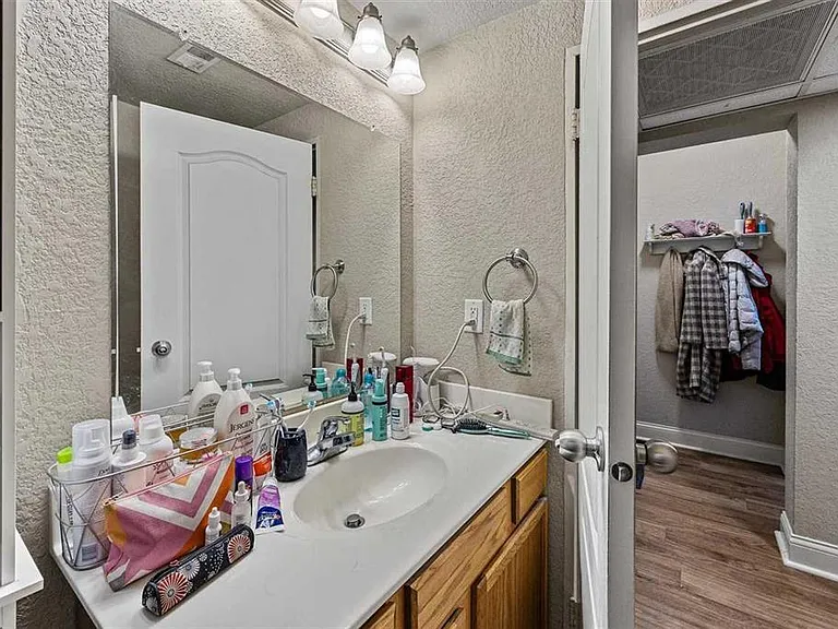 400 Grandview Ct #413 — Photo 2