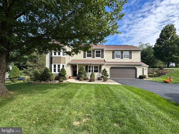 207 S Hill Dr, Grantville, PA 17028