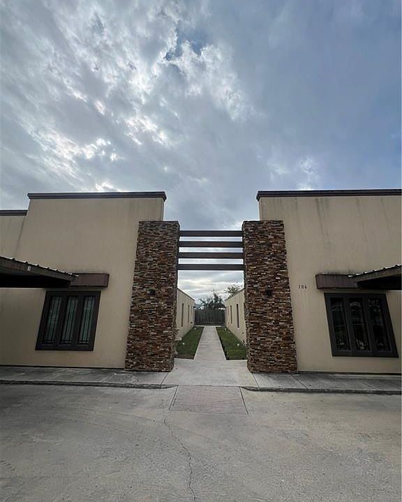 1st image of 106 Teak Dr APT 3