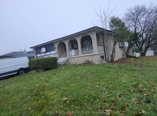 2401 Amblecote Ln, Burlington, ON L7P 4E6