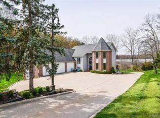 4184 Bauer Rd, Brighton, MI 48116