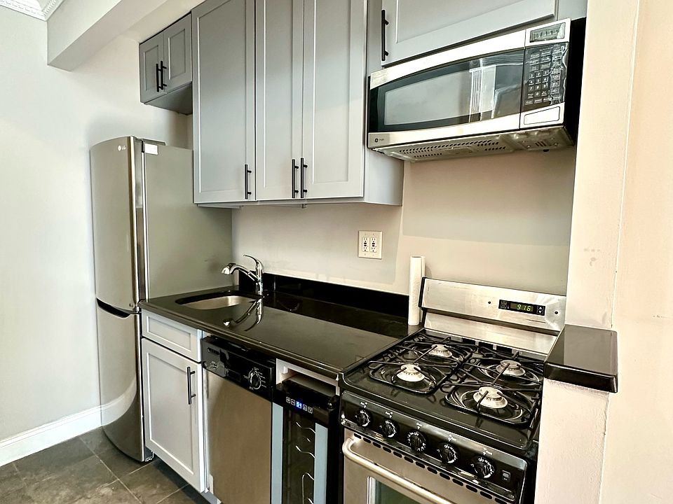 2nd image of 697 10th Ave APT 3FN