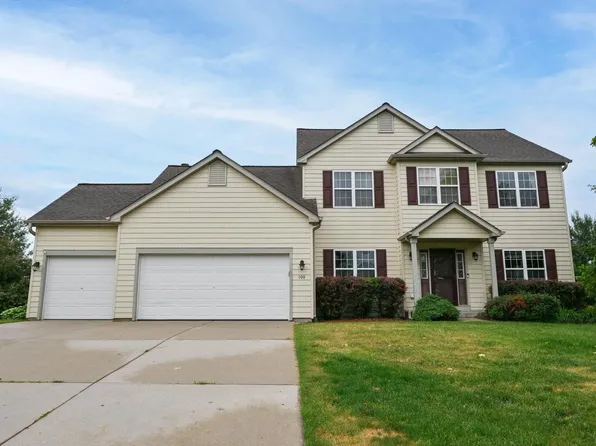 400 Cedar Bluffs COURT, Slinger, WI 53086