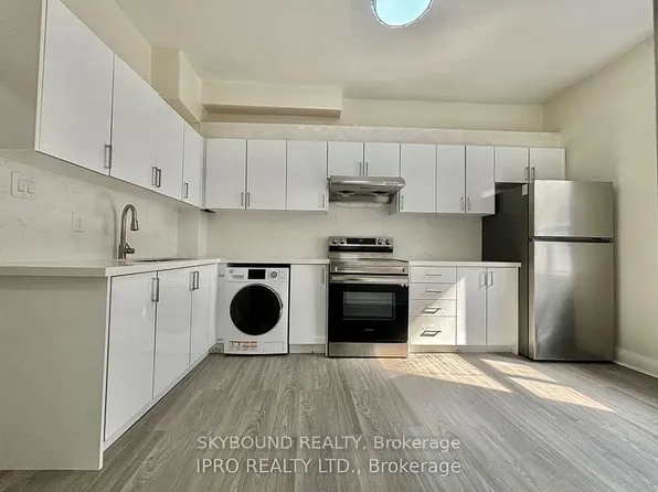 527 Queen St W, Toronto, ON