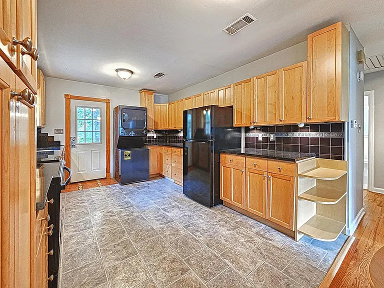 448 E Pharr Rd — Photo 6