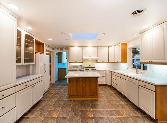 2nd image of 8509 Idlewood Dr SW