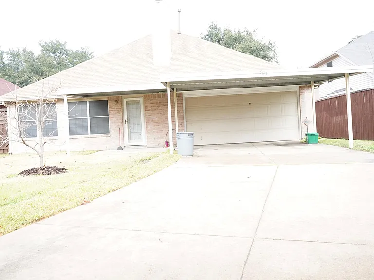 Long driveway for additional parking.