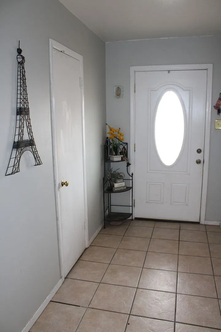 2728 Dunoon Dr. — Photo 2