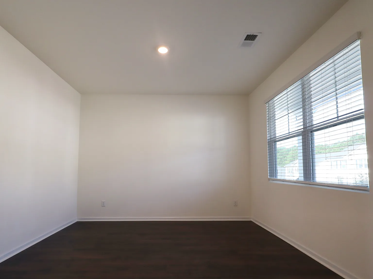 4 bed, 2.5 bath, 2186 sqft, $2,150 — Photo 3