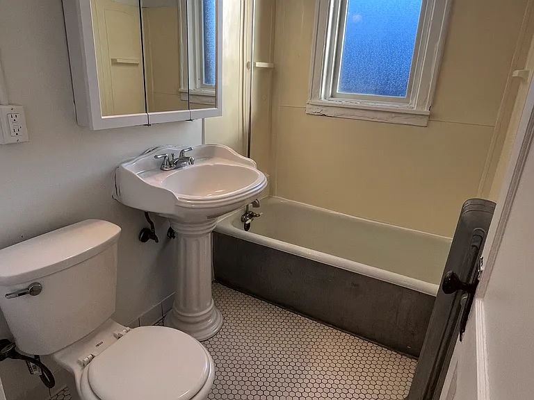 2517 Bryant Ave S #302 — Photo 13