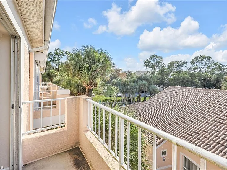 1044 Woodshire Ln #B211 — Photo 24