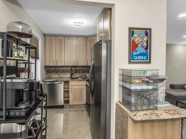 224-01 Kingsbury Avenue image 7 of 17