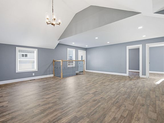 5th image of 286 Gerry St
