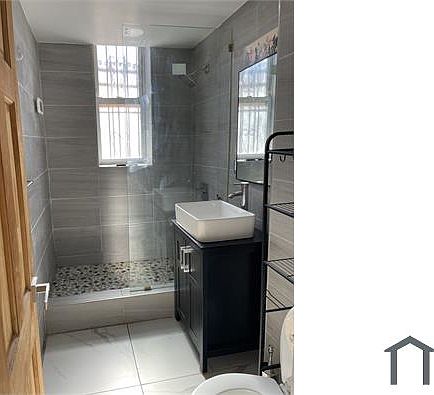 4th image of 4633 Park Ave #1