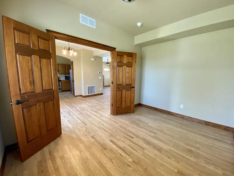 2209 Sunbury Ln — Photo 5