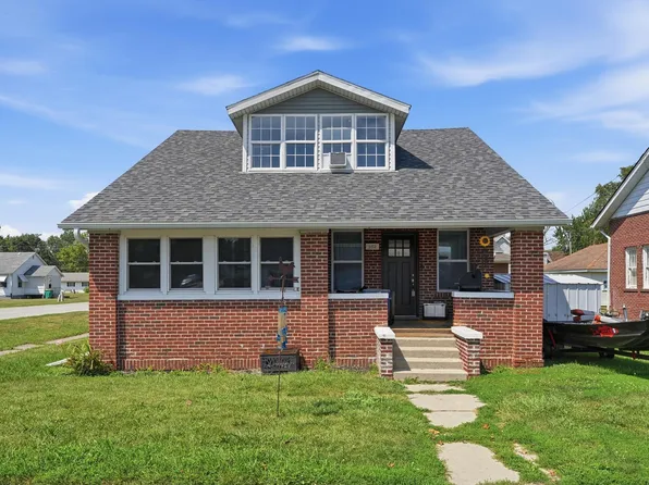102 E Washington St, Morocco, IN 47963