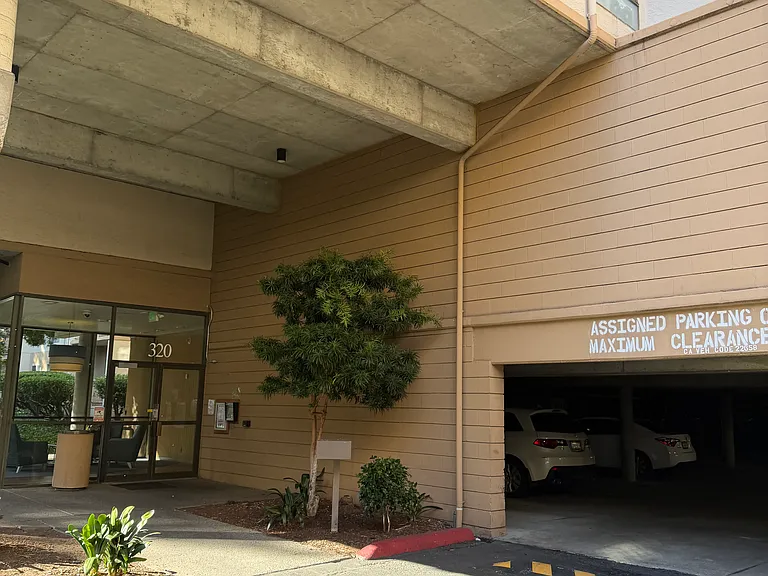 320 N Civic Dr #103 — Photo 2