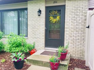 294 E Woodlawn Rd, New Lenox, IL 60451