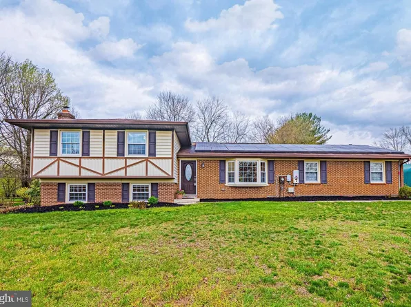 8709 Garfield Dr, Gaithersburg, MD 20882