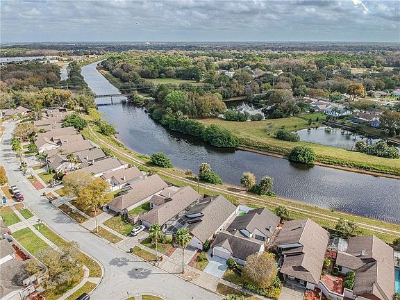 4th image of 6933 Silvermill Dr