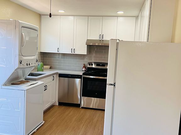 3rd image of 1577 Pomeroy Ave APT 404