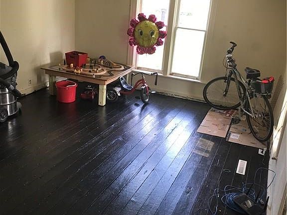 5th image of 122 S Vine St