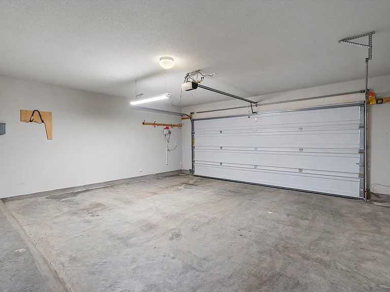 3906 Crockett Ave — Photo 36