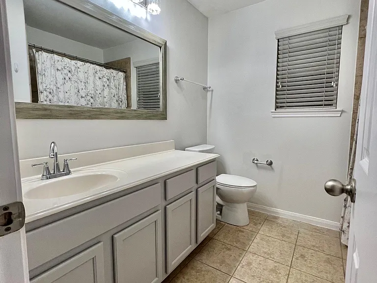 2502 N Yorkchase Ln — Photo 23