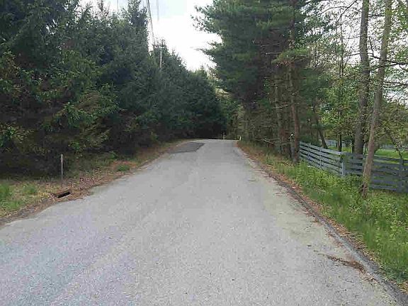 3rd image of 20 Davida Ln