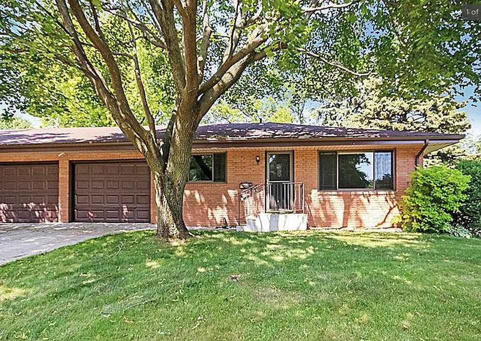 Side-by-side duplex, separated by garages for lots of privacy.