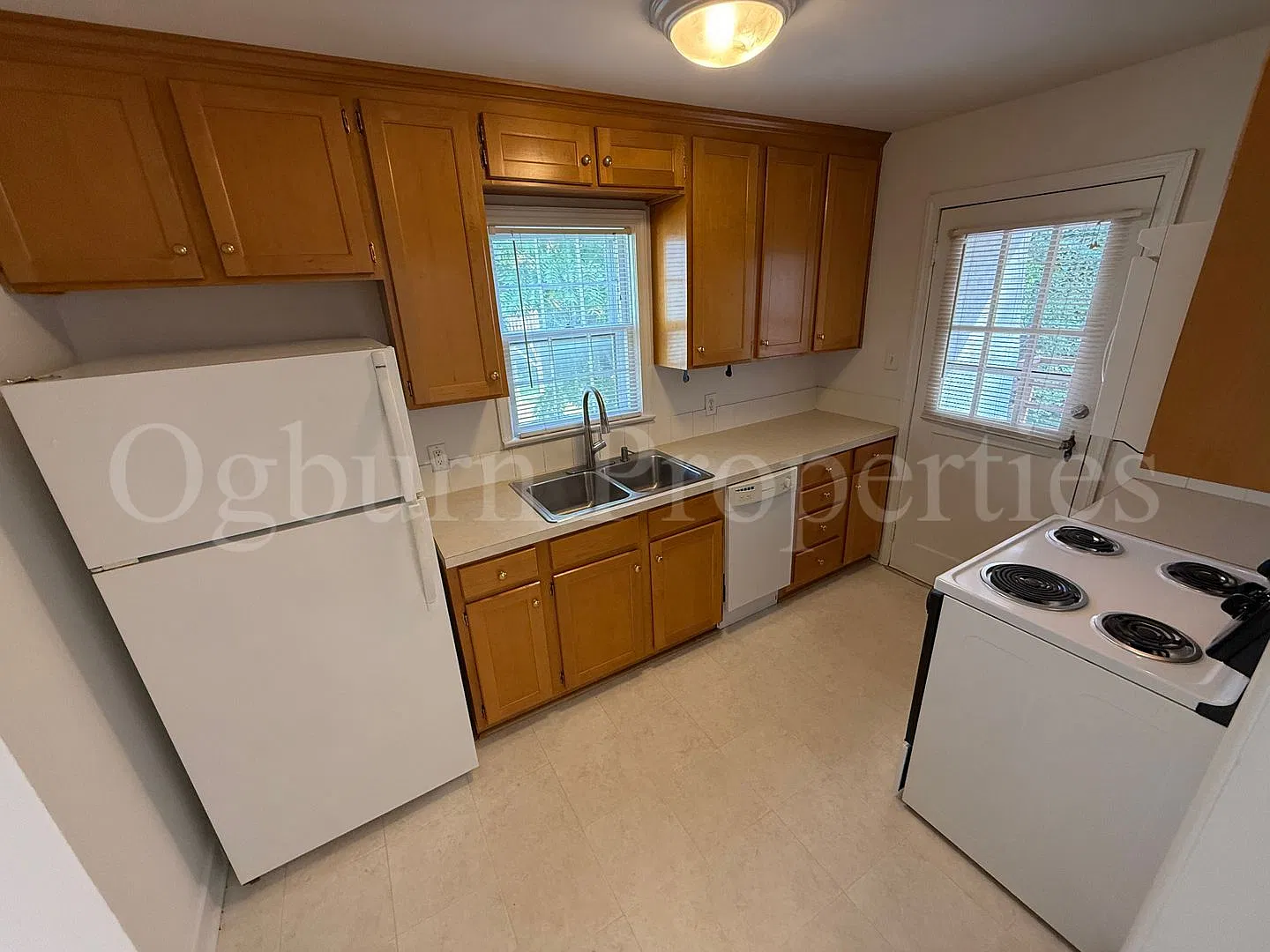 216 Carolina Circle-3br/1ba-House — Photo 4