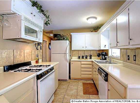 4th image of 2231 S Woodcrest Ave