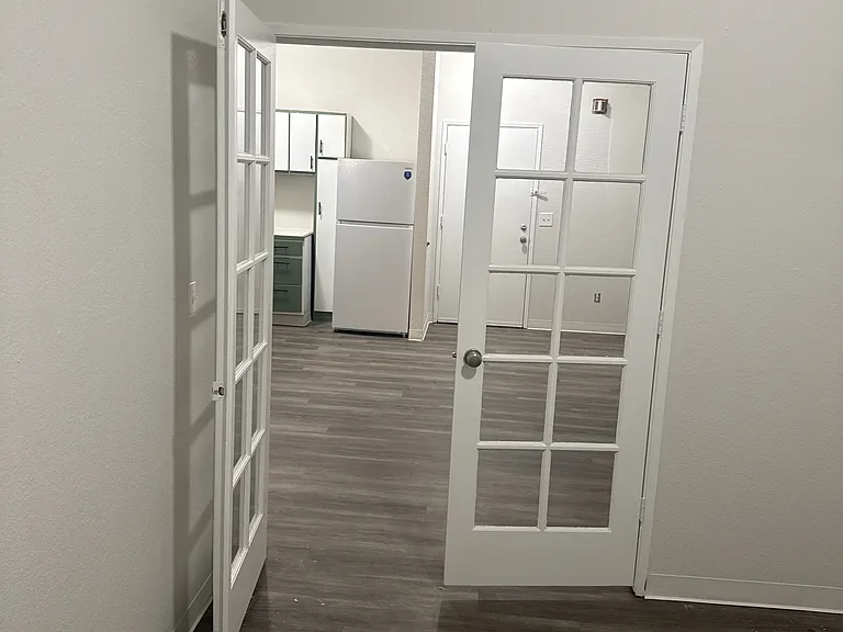 Elks Apartments — Photo 6