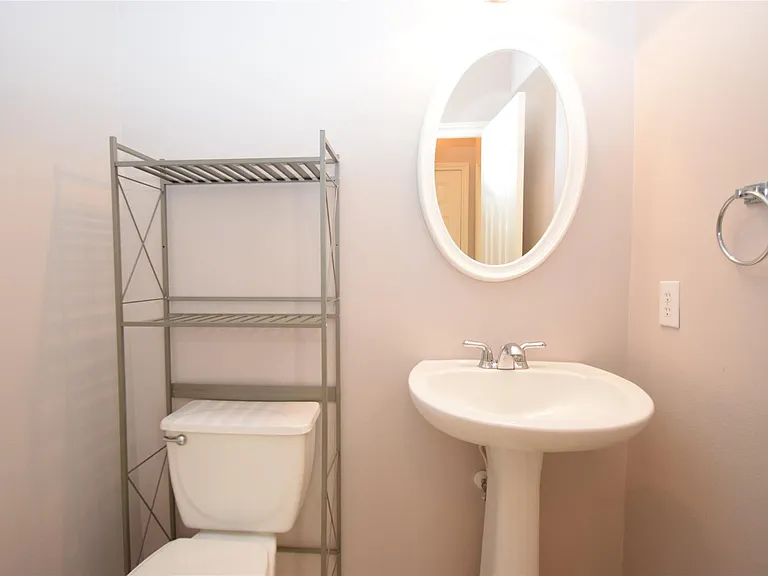 722 Memorial Heights Dr — Photo 18