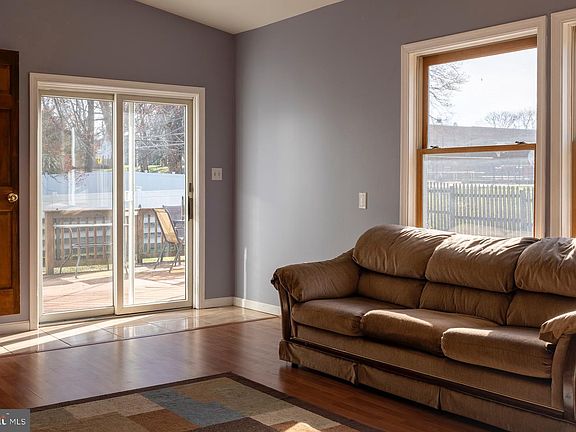 5th image of 212 New Ave